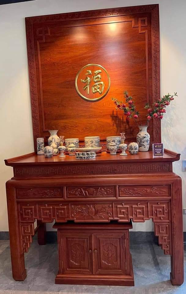 Mẫu bàn thờ gỗ hương cao cấp